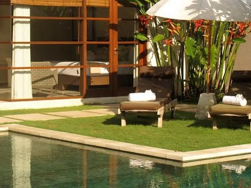 סמיניאק Nyaman Villas 4*,
